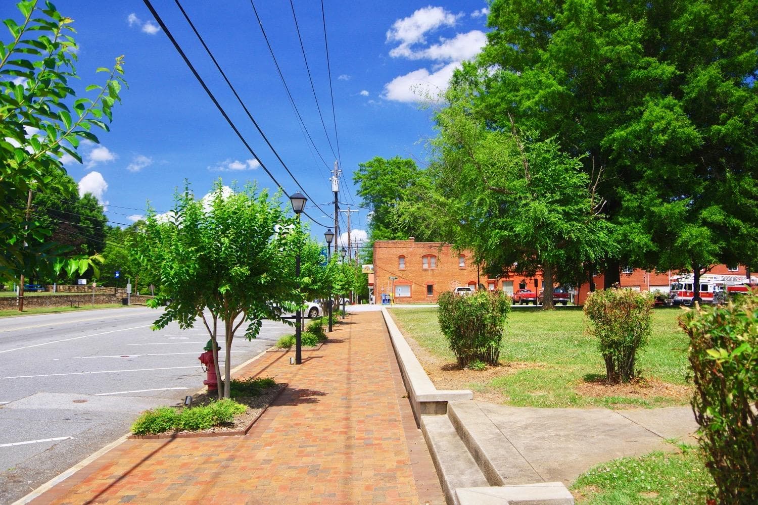 Columbus-Mills-St-sidewalk